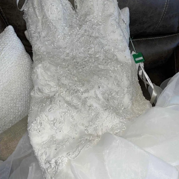 Wedding dress - Picture 6 of 6